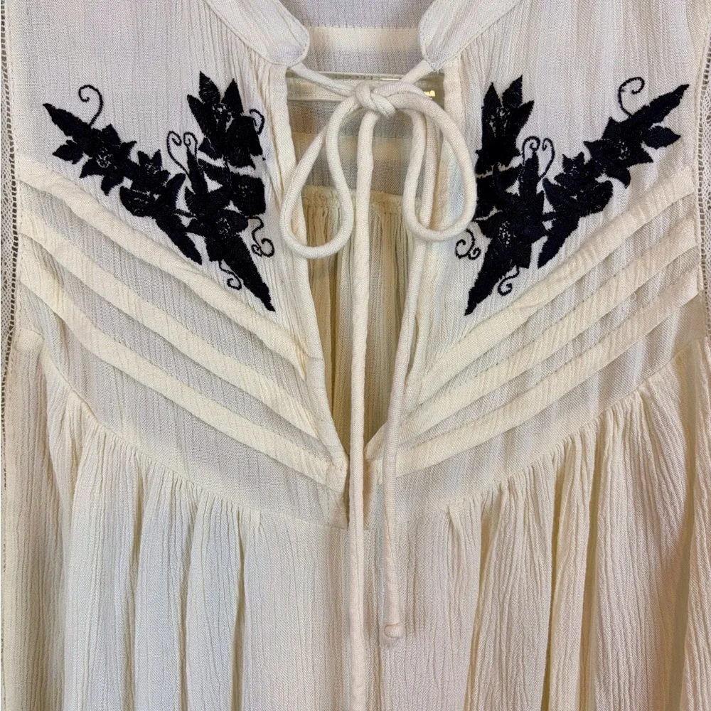 Free People Tusalossa Embroidered Top in Ivory Combo Size XS.